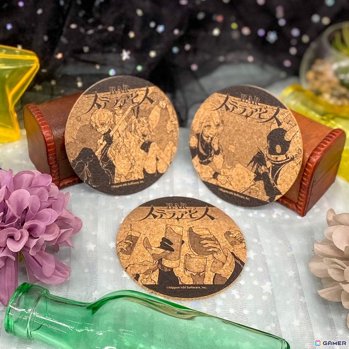 「BAR ステラアビス」缶バッジやアクスタなどの新グッズがeeo Storeで発売！描き下ろしイラストを使った公式Tシャツも登場の画像6