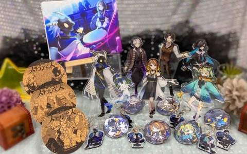「BAR ステラアビス」缶バッジやアクスタなどの新グッズがeeo Storeで発売！描き下ろしイラストを使った公式Tシャツも登場