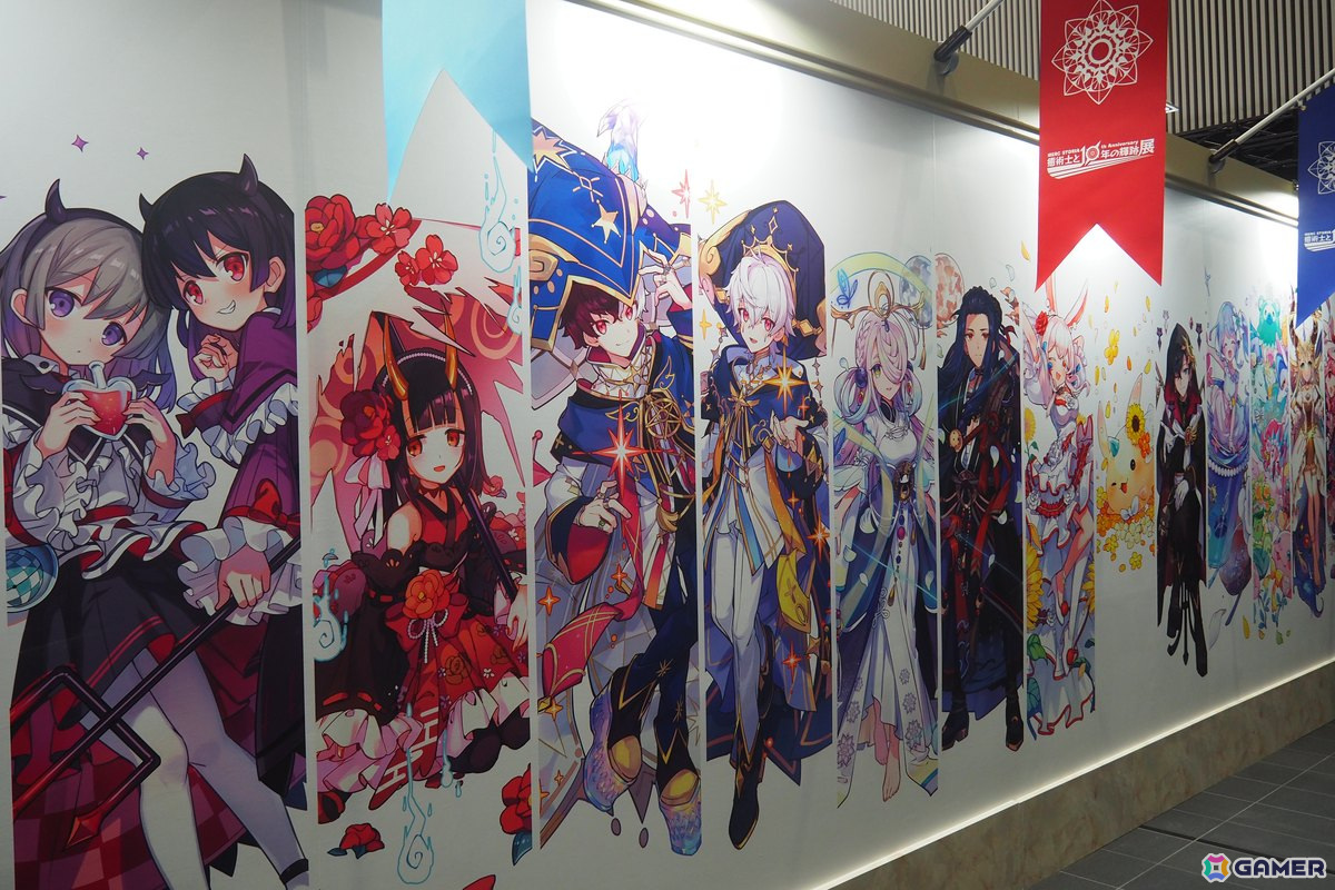 「メルクストーリア」10年の歴史をふんだんに盛り込んだ展示に加え、メルクとの記念撮影も!「MERC STORIA 10th Anniversary 癒術士と10年の輝跡展」レポートの画像