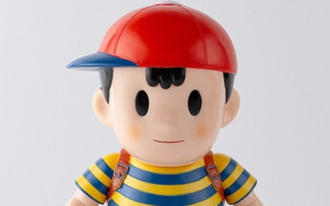 「MOTHER2 ギーグの逆襲」よりネスのソフビ人形が初登場！8月1日から「MOTHERのおみせ」で抽選販売