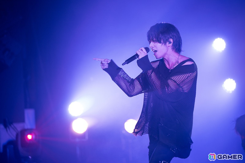 「ブラスタ」のライブツアー「BLACK SONIC」福岡昼・夜公演の公式レポートが到着！力強いバンドサウンドとともに圧倒的な歌声が鳴り響くの画像