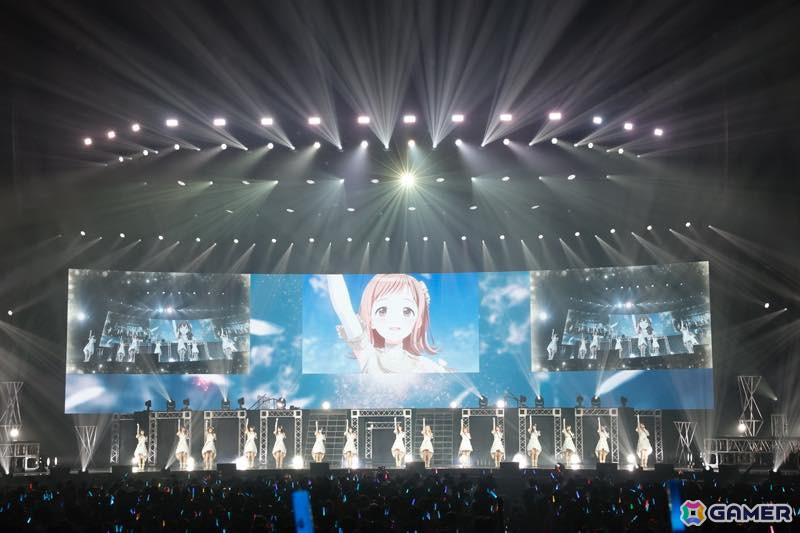 「シャニマスLIVEFUN」DAY1をレポート！ファンの青年（CV：岡本信彦）と少女（CV：ファイルーズあい）がアニメの時空からまさかの未来に？！の画像