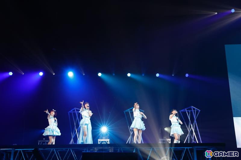 「シャニマスLIVEFUN」DAY1をレポート！ファンの青年（CV：岡本信彦）と少女（CV：ファイルーズあい）がアニメの時空からまさかの未来に？！の画像