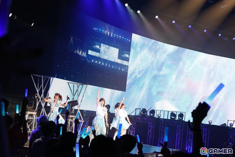 「シャニマスLIVEFUN」DAY1をレポート！ファンの青年（CV：岡本信彦）と少女（CV：ファイルーズあい）がアニメの時空からまさかの未来に？！の画像