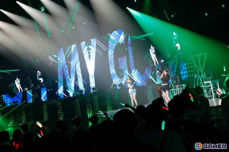 「シャニマスLIVEFUN」DAY1をレポート！ファンの青年（CV：岡本信彦）と少女（CV：ファイルーズあい）がアニメの時空からまさかの未来に？！の画像