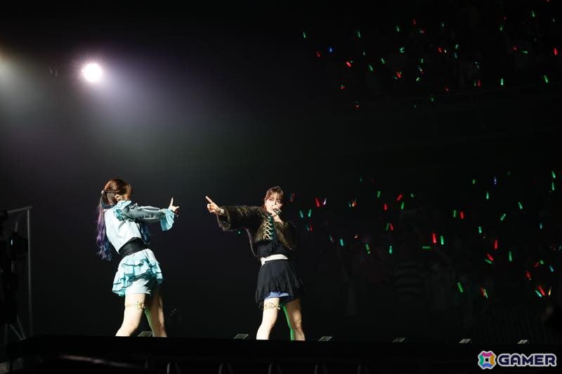 「シャニマスLIVEFUN」DAY1をレポート！ファンの青年（CV：岡本信彦）と少女（CV：ファイルーズあい）がアニメの時空からまさかの未来に？！の画像