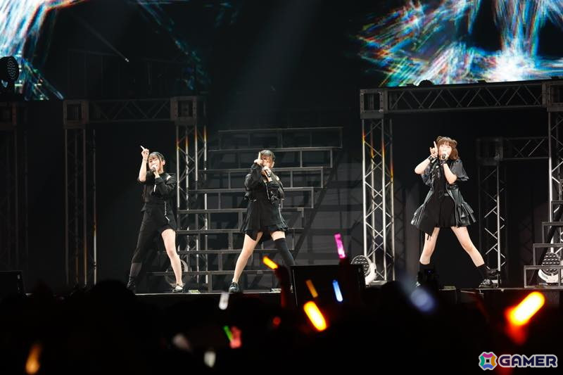 「シャニマスLIVEFUN」DAY1をレポート！ファンの青年（CV：岡本信彦）と少女（CV：ファイルーズあい）がアニメの時空からまさかの未来に？！の画像