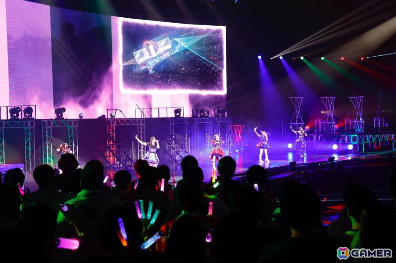 「シャニマスLIVEFUN」DAY1をレポート！ファンの青年（CV：岡本信彦）と少女（CV：ファイルーズあい）がアニメの時空からまさかの未来に？！の画像