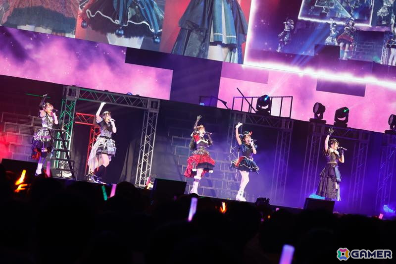 「シャニマスLIVEFUN」DAY1をレポート！ファンの青年（CV：岡本信彦）と少女（CV：ファイルーズあい）がアニメの時空からまさかの未来に？！の画像