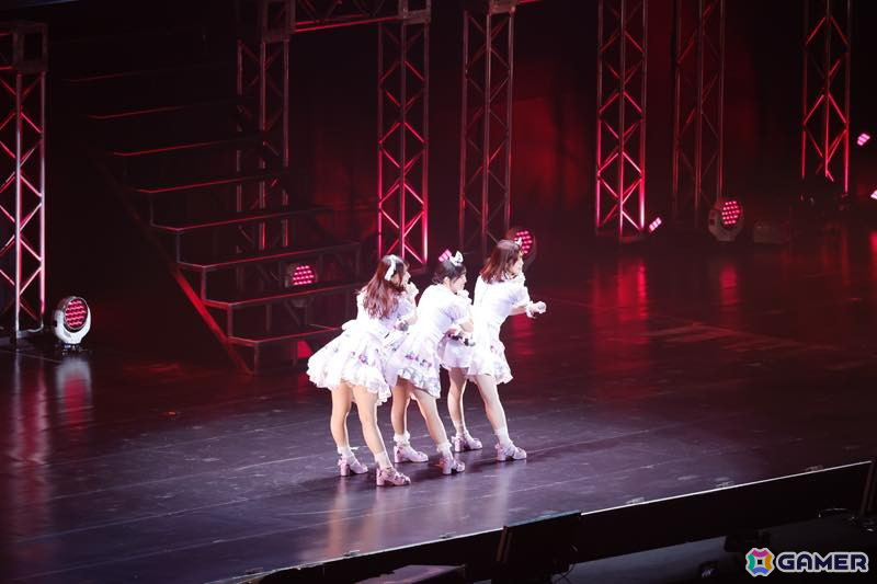 「シャニマスLIVEFUN」DAY1をレポート！ファンの青年（CV：岡本信彦）と少女（CV：ファイルーズあい）がアニメの時空からまさかの未来に？！の画像