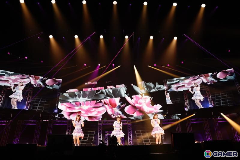 「シャニマスLIVEFUN」DAY1をレポート！ファンの青年（CV：岡本信彦）と少女（CV：ファイルーズあい）がアニメの時空からまさかの未来に？！の画像