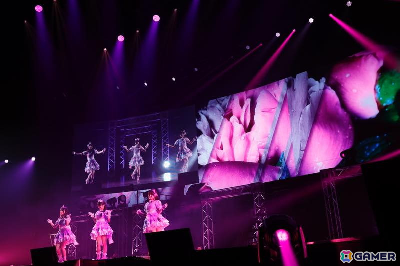 「シャニマスLIVEFUN」DAY1をレポート！ファンの青年（CV：岡本信彦）と少女（CV：ファイルーズあい）がアニメの時空からまさかの未来に？！の画像