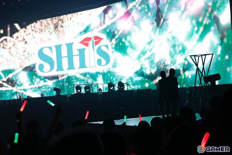 「シャニマスLIVEFUN」DAY1をレポート！ファンの青年（CV：岡本信彦）と少女（CV：ファイルーズあい）がアニメの時空からまさかの未来に？！の画像