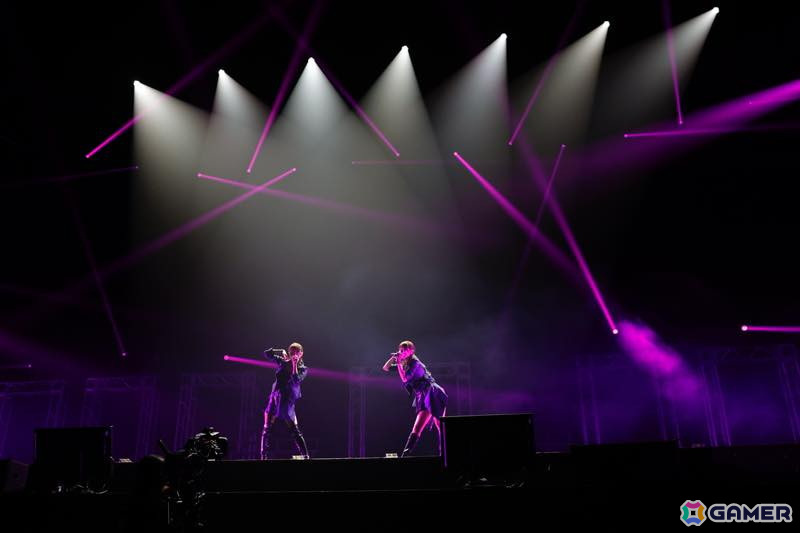 「シャニマスLIVEFUN」DAY1をレポート！ファンの青年（CV：岡本信彦）と少女（CV：ファイルーズあい）がアニメの時空からまさかの未来に？！の画像