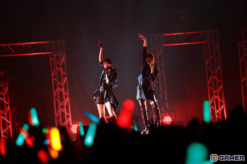 「シャニマスLIVEFUN」DAY1をレポート！ファンの青年（CV：岡本信彦）と少女（CV：ファイルーズあい）がアニメの時空からまさかの未来に？！の画像