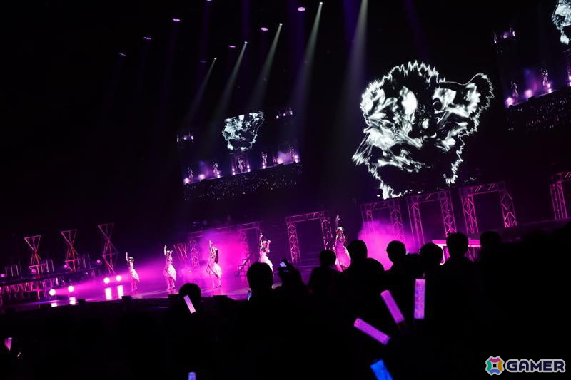 「シャニマスLIVEFUN」DAY1をレポート！ファンの青年（CV：岡本信彦）と少女（CV：ファイルーズあい）がアニメの時空からまさかの未来に？！の画像