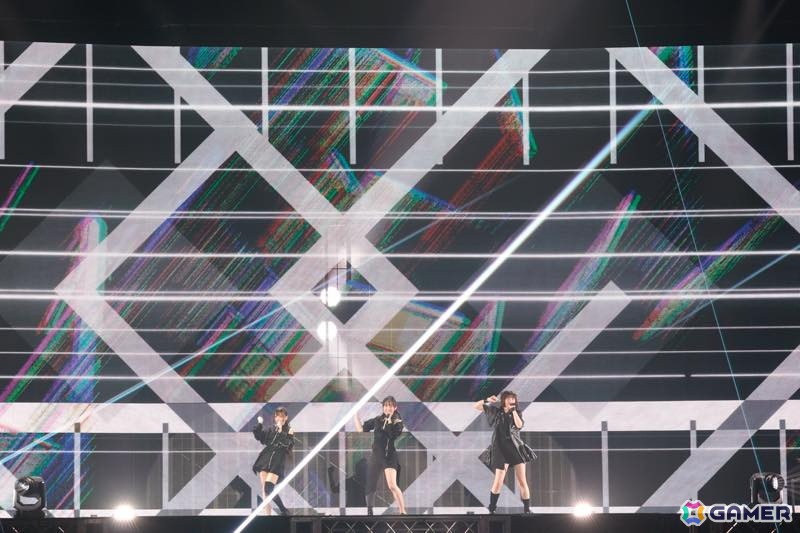 「シャニマスLIVEFUN」DAY1をレポート！ファンの青年（CV：岡本信彦）と少女（CV：ファイルーズあい）がアニメの時空からまさかの未来に？！の画像