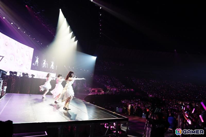 「シャニマスLIVEFUN」DAY1をレポート！ファンの青年（CV：岡本信彦）と少女（CV：ファイルーズあい）がアニメの時空からまさかの未来に？！の画像