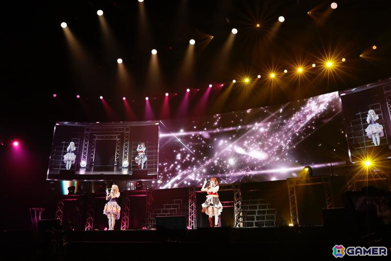 「シャニマスLIVEFUN」DAY1をレポート！ファンの青年（CV：岡本信彦）と少女（CV：ファイルーズあい）がアニメの時空からまさかの未来に？！の画像