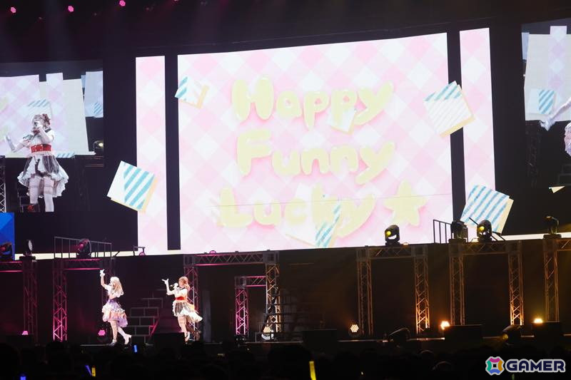 「シャニマスLIVEFUN」DAY1をレポート！ファンの青年（CV：岡本信彦）と少女（CV：ファイルーズあい）がアニメの時空からまさかの未来に？！の画像