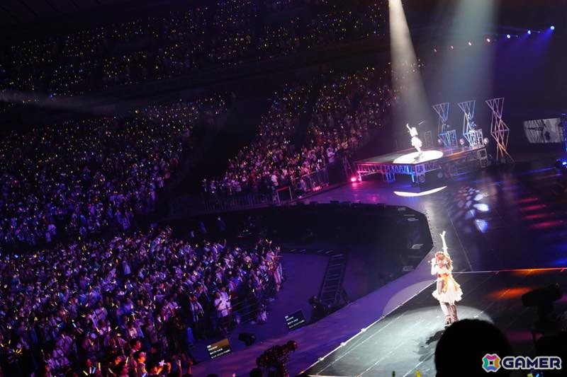 「シャニマスLIVEFUN」DAY1をレポート！ファンの青年（CV：岡本信彦）と少女（CV：ファイルーズあい）がアニメの時空からまさかの未来に？！の画像
