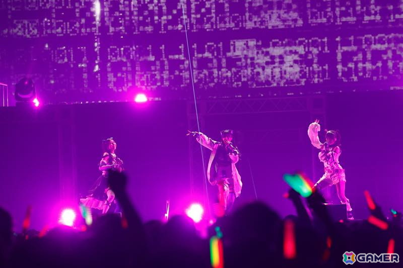 「シャニマスLIVEFUN」DAY1をレポート！ファンの青年（CV：岡本信彦）と少女（CV：ファイルーズあい）がアニメの時空からまさかの未来に？！の画像