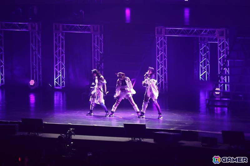 「シャニマスLIVEFUN」DAY1をレポート！ファンの青年（CV：岡本信彦）と少女（CV：ファイルーズあい）がアニメの時空からまさかの未来に？！の画像