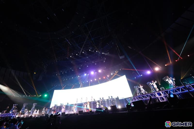 「シャニマスLIVEFUN」DAY1をレポート！ファンの青年（CV：岡本信彦）と少女（CV：ファイルーズあい）がアニメの時空からまさかの未来に？！の画像