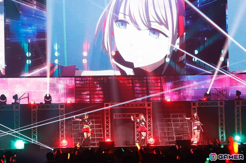 「シャニマスLIVEFUN」DAY1をレポート！ファンの青年（CV：岡本信彦）と少女（CV：ファイルーズあい）がアニメの時空からまさかの未来に？！の画像
