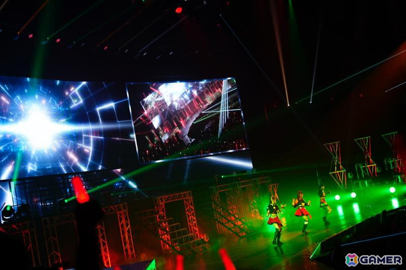 「シャニマスLIVEFUN」DAY1をレポート！ファンの青年（CV：岡本信彦）と少女（CV：ファイルーズあい）がアニメの時空からまさかの未来に？！の画像