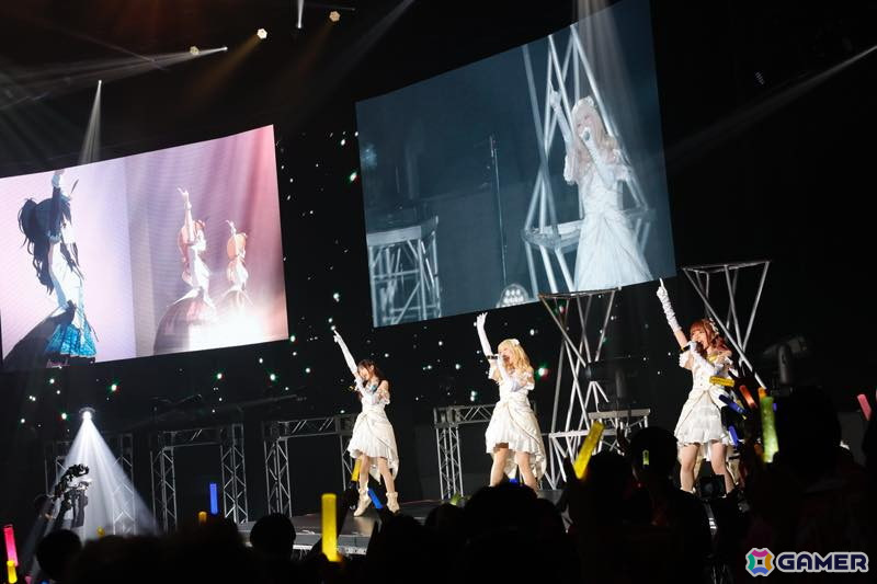 「シャニマスLIVEFUN」DAY1をレポート！ファンの青年（CV：岡本信彦）と少女（CV：ファイルーズあい）がアニメの時空からまさかの未来に？！の画像