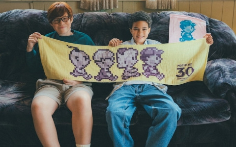 「MOTHER2」発売30周年記念アイテムが続々登場！いのちのうどん、プーのラーメンどんぶり、にぎにぎどせいさんなどがラインナップ