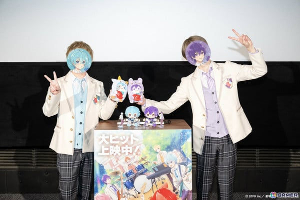 「劇場版すとぷり」ころんさん、ななもり。さんが制服姿で登壇！第2回 全国生中継 大ヒット御礼メンバースペシャルトーク（実写）の公式レポートが公開の画像1