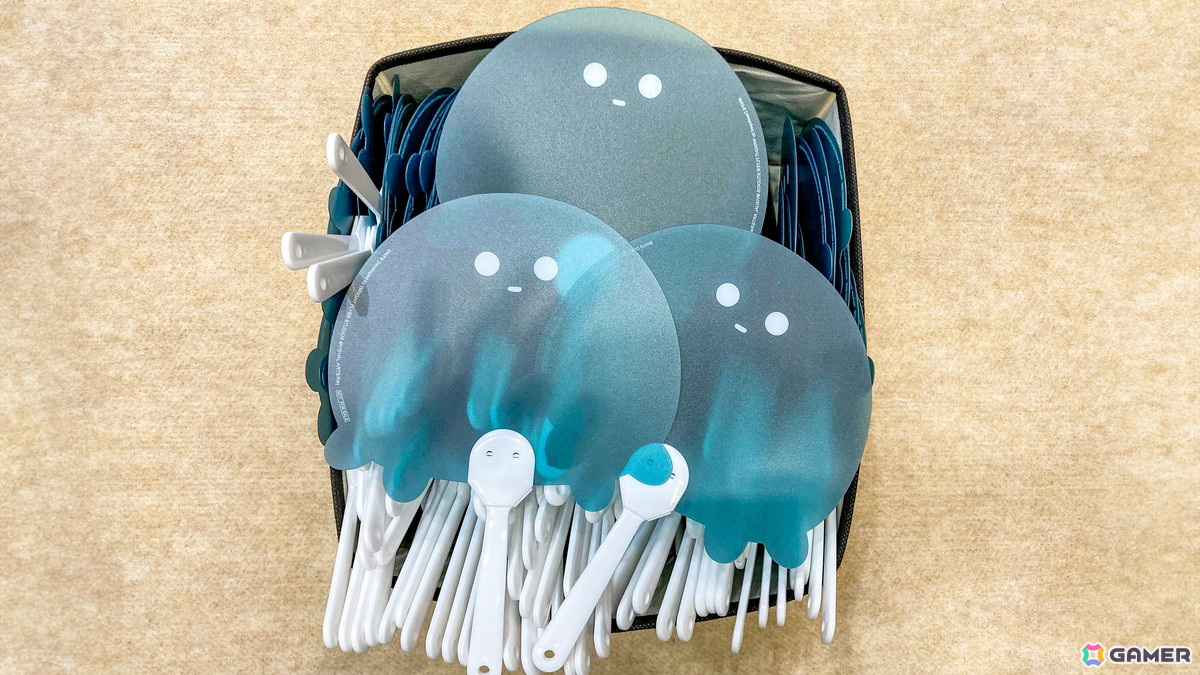 「ヘブバン」初出展となったコミケ104のレポートが公開!グッズ販売やノベルティ配布、公式コスプレイヤーも登場の画像