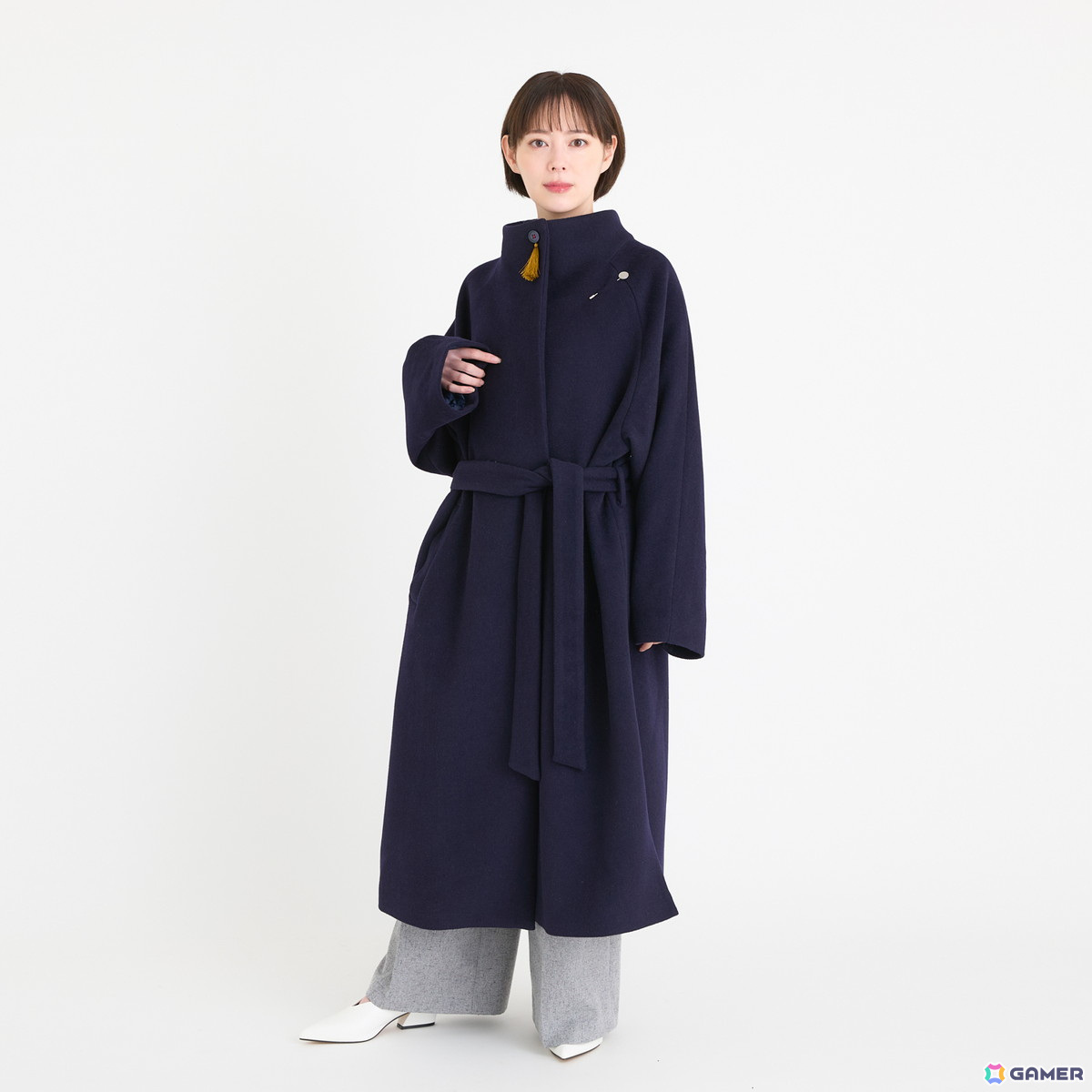 「刀剣乱舞ONLINE」三日月宗近、山姥切国広、膝丸モデルのコラボアウターが登場！刀剣男士紋をあしらったタグや近侍ピン風のラペルピンなど細部まで再現の画像2