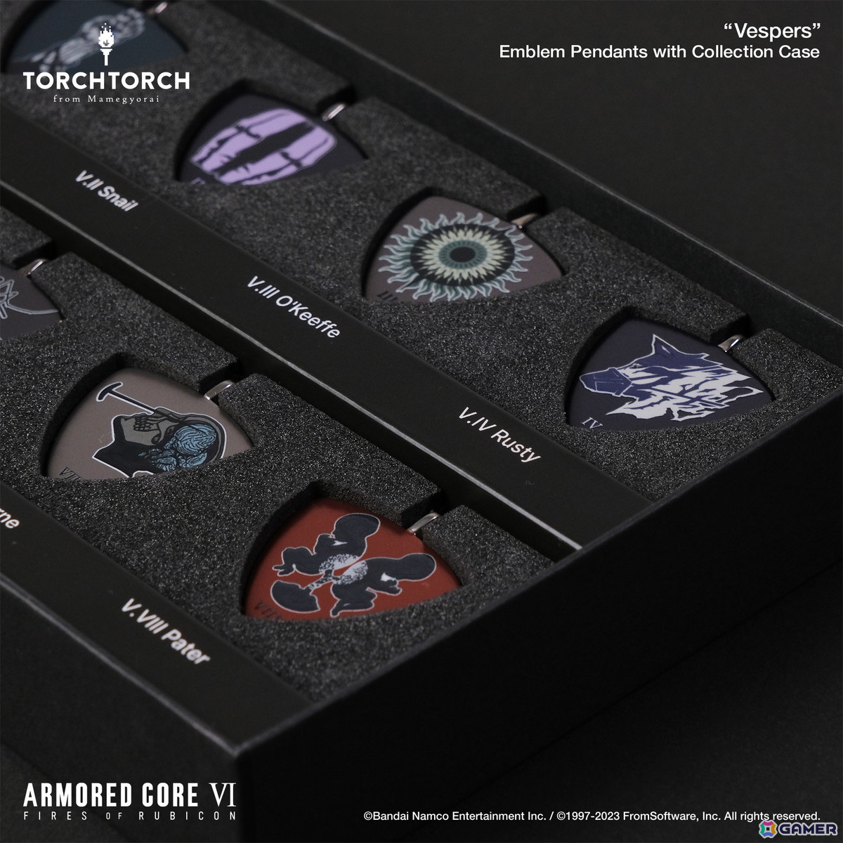 アーマードコア6 ヴェスパー部隊エンブレムペンダント ラスティ ブラックVer. ヴェスパー部隊 エンブレムペンダント | TORCH TORCH