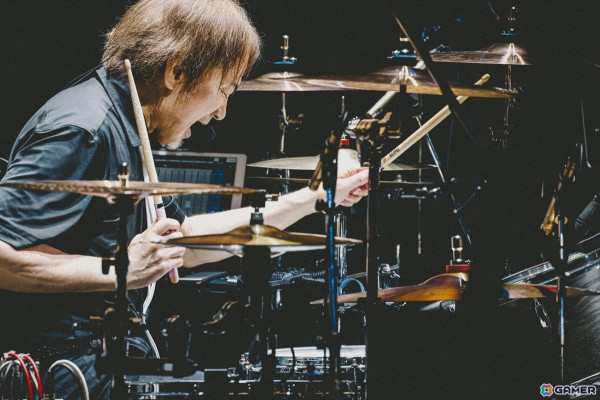 横アリに光の戦士が集結！結成10年を迎えた「THE PRIMALS Live in Japan - Darkest Before Dawn」9月22日公演をレポートの画像12