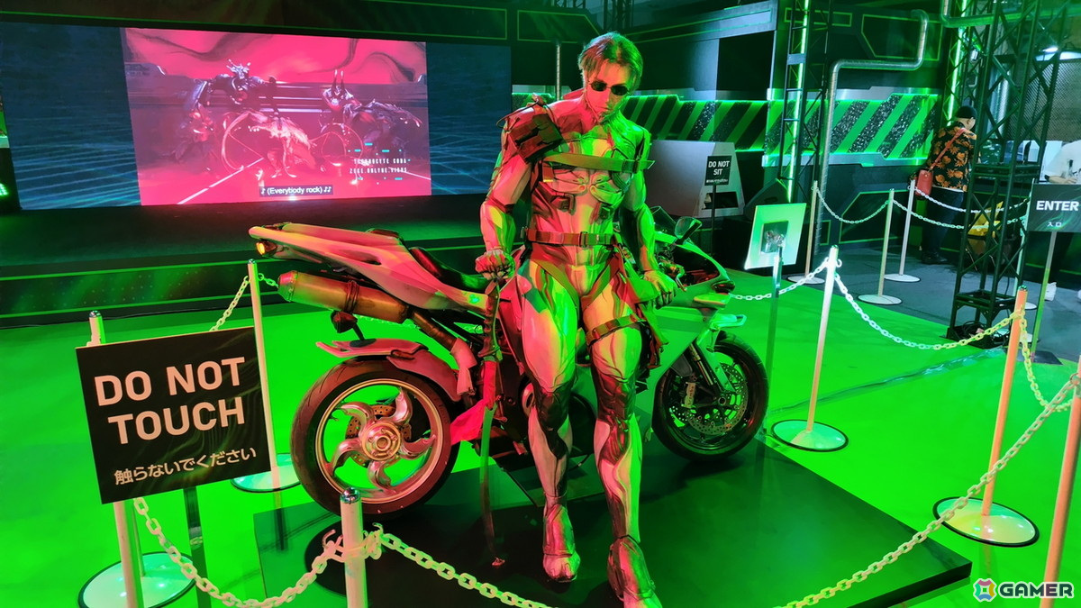 精巧に作られた等身大キャラとバイクが迎える「Warframe」ブースレポート！日本リスペクトの新フレームの詳細をインタビュー【TGS2024】の画像3