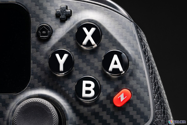 進化の頂点を目指すゲームコントローラー「EVOTOP」タッチパネル小型モニター搭載などの製品特徴が公開！の画像9