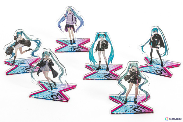 初音ミクモデルのスマホショルダーバッグがSuperGroupiesより登場！描き下ろしイラストの缶バッジとアクリルスタンドも同時発売の画像22
