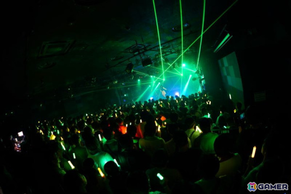 「学マス DEBUT LIVE 初 TOUR -初恋公演-」梅田クラブクアトロ公演レポート！麻央、清夏の新ソロ曲やハロウィンイベント楽曲「仮装狂騒曲」も披露の画像11