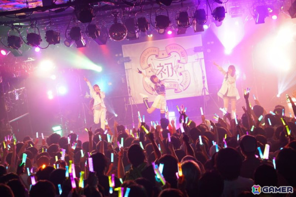 「学マス DEBUT LIVE 初 TOUR -初恋公演-」梅田クラブクアトロ公演レポート！麻央、清夏の新ソロ曲やハロウィンイベント楽曲「仮装狂騒曲」も披露の画像4