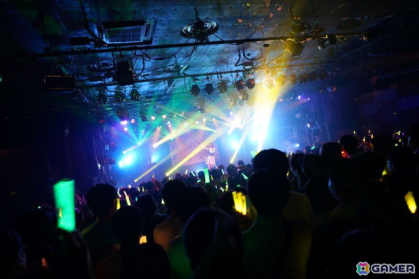 「学マス DEBUT LIVE 初 TOUR -初恋公演-」梅田クラブクアトロ公演レポート！麻央、清夏の新ソロ曲やハロウィンイベント楽曲「仮装狂騒曲」も披露の画像49