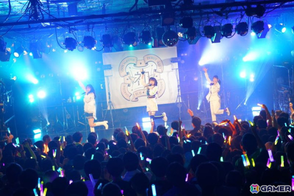 「学マス DEBUT LIVE 初 TOUR -初恋公演-」梅田クラブクアトロ公演レポート！麻央、清夏の新ソロ曲やハロウィンイベント楽曲「仮装狂騒曲」も披露の画像5