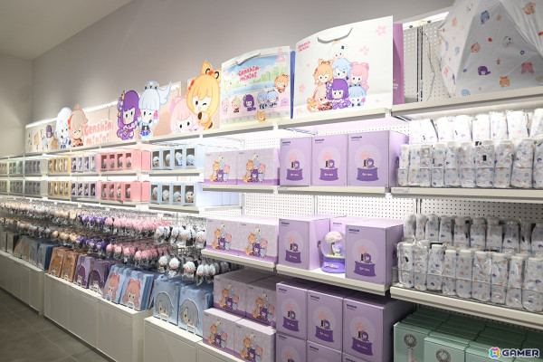 「原神minini POP-UP」内覧会レポート：雷電将軍たちがふわふわのちっちゃい体に！？3面の巨大なスクリーンと迫力のサウンドで見られるムービーも要チェックの画像23