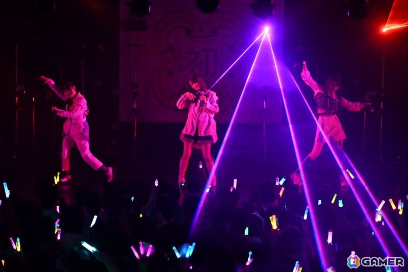 「学マス DEBUT LIVE 初 TOUR -初恋公演-」広島クラブクアトロ公演レポート！広の新たなソロ曲「コンテンポラリのダンス」がお披露目の画像