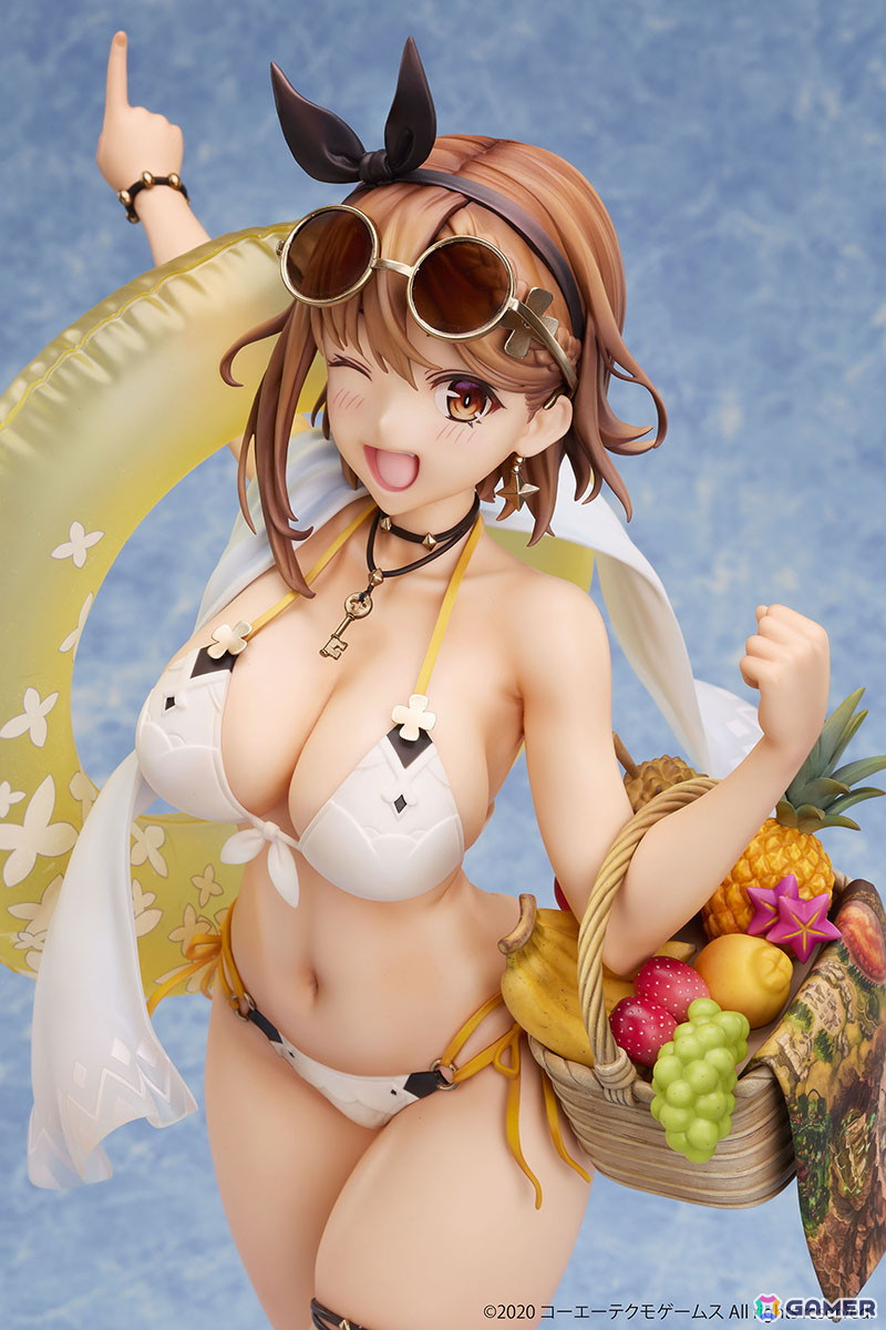 「ライザのアトリエ2」日焼けした肌と抜群のプロボーションを再現したライザ 水着Ver. 1/4スケールフィギュアのデコマスがSHIBUYA TSUTAYAにて展示中！の画像2