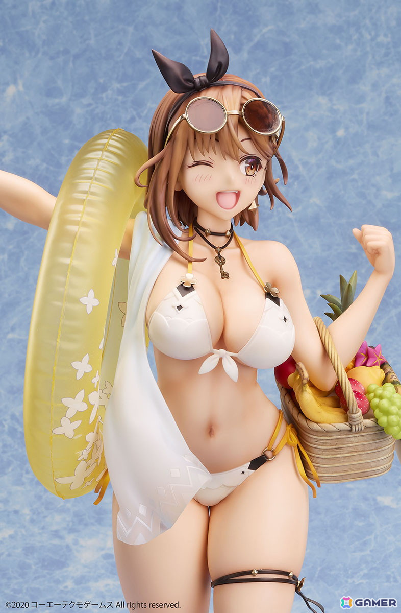「ライザのアトリエ2」日焼けした肌と抜群のプロボーションを再現したライザ 水着Ver. 1/4スケールフィギュアのデコマスがSHIBUYA TSUTAYAにて展示中！の画像3
