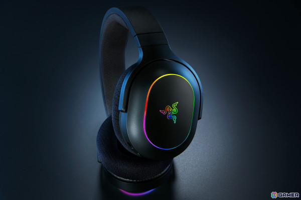 Razer、軽量かつ鮮やかに光るワイヤレスヘッドセット「Razer Barracuda X Chroma」を2色展開で11月15日より販売！の画像2