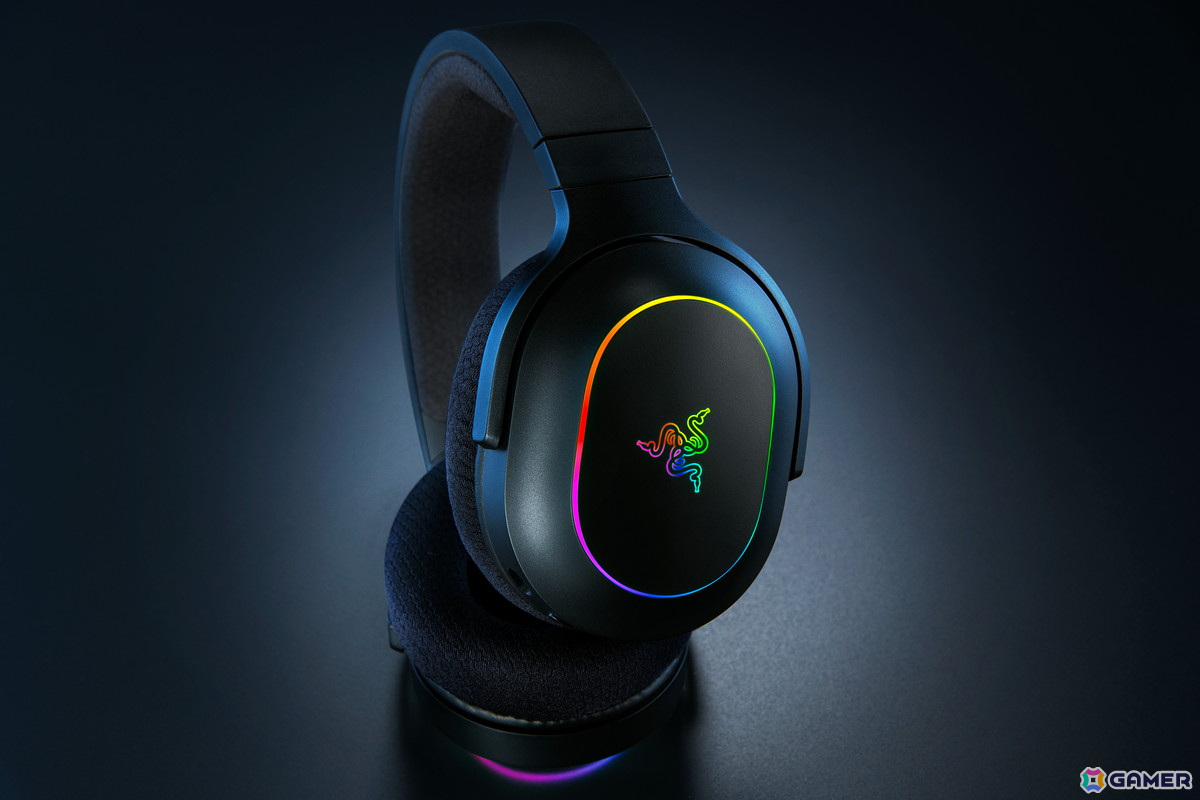 Razer、軽量かつ鮮やかに光るワイヤレスヘッドセット「Razer Barracuda